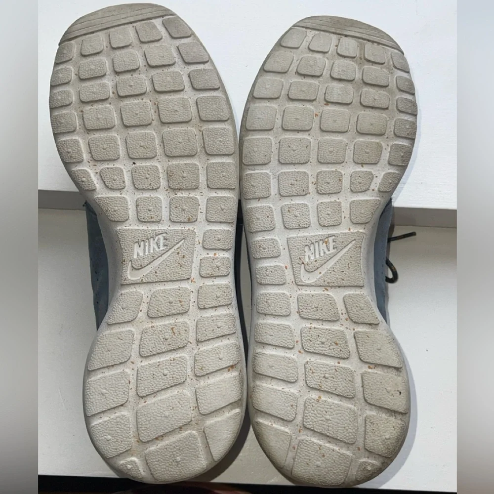 Nike Rosherun Blue and Yellow Athletic Shoes with Cushioned Design
